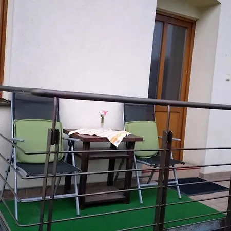 Ticha Priestranna Garsonka V Centre Mesta * 鲁容贝罗克