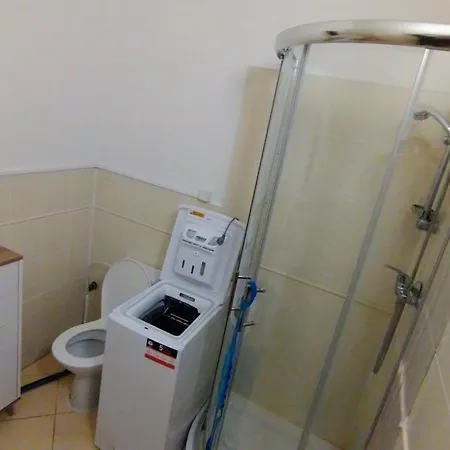 Ticha Priestranna Garsonka V Centre Mesta 公寓